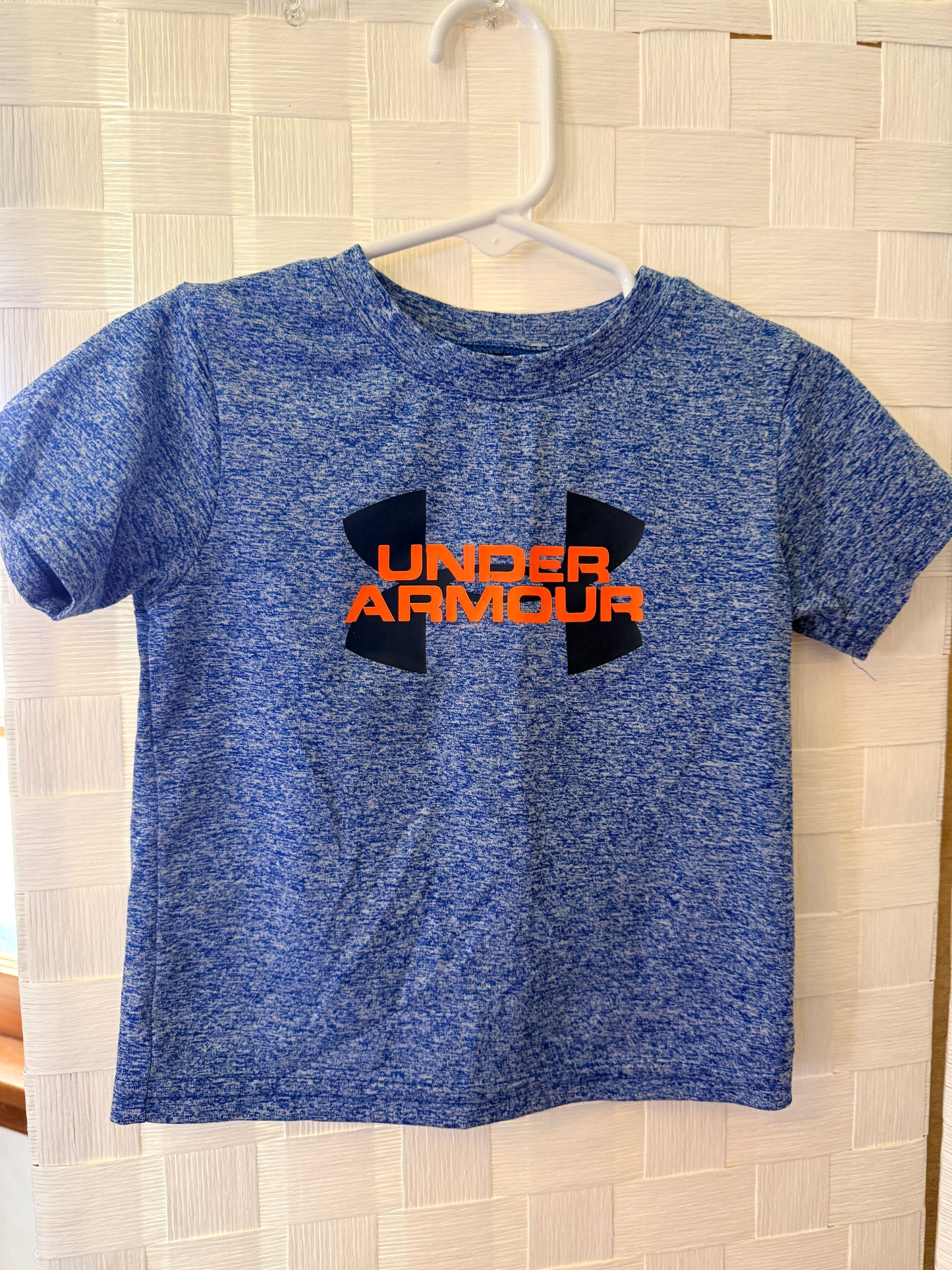 Under Armour Short Sleeve shirt
