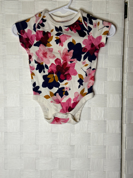 0-3M Short Sleeve onesie Flower Print