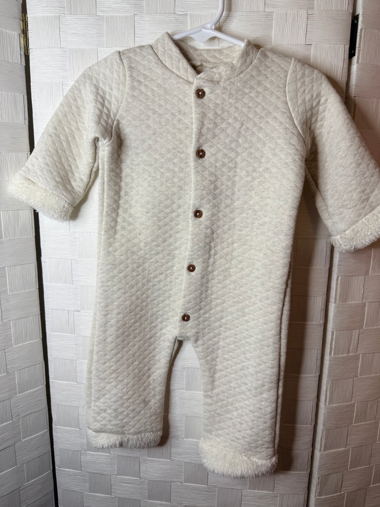 6-9 White Winter Suite